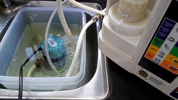 cach ve sinh may loc nuoc 7 - Hướng dẫn cách vệ sinh máy lọc nước chi tiết tại nhà Hướng dẫn cách vệ sinh máy lọc nước chi tiết tại nhà