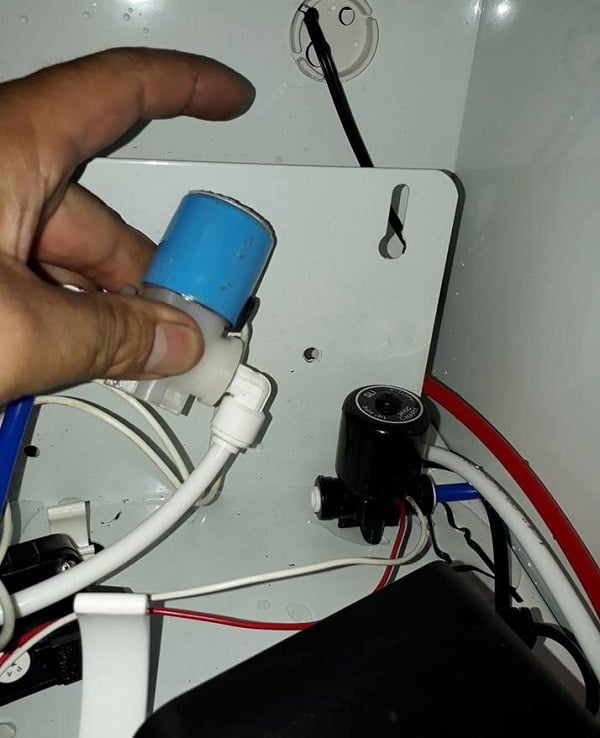 may loc nuoc chay lien tuc 3 - Máy lọc nước chạy liên tục nguyên nhân và cách khắc phục Máy lọc nước chạy liên tục nguyên nhân và cách khắc phục