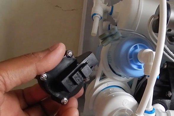 van ap cao may loc nuoc ro 1 - Van áp cao máy lọc nước RO cách sửa và điều chỉnh khi bị lỗi Van áp cao máy lọc nước RO cách sửa và điều chỉnh khi bị lỗi